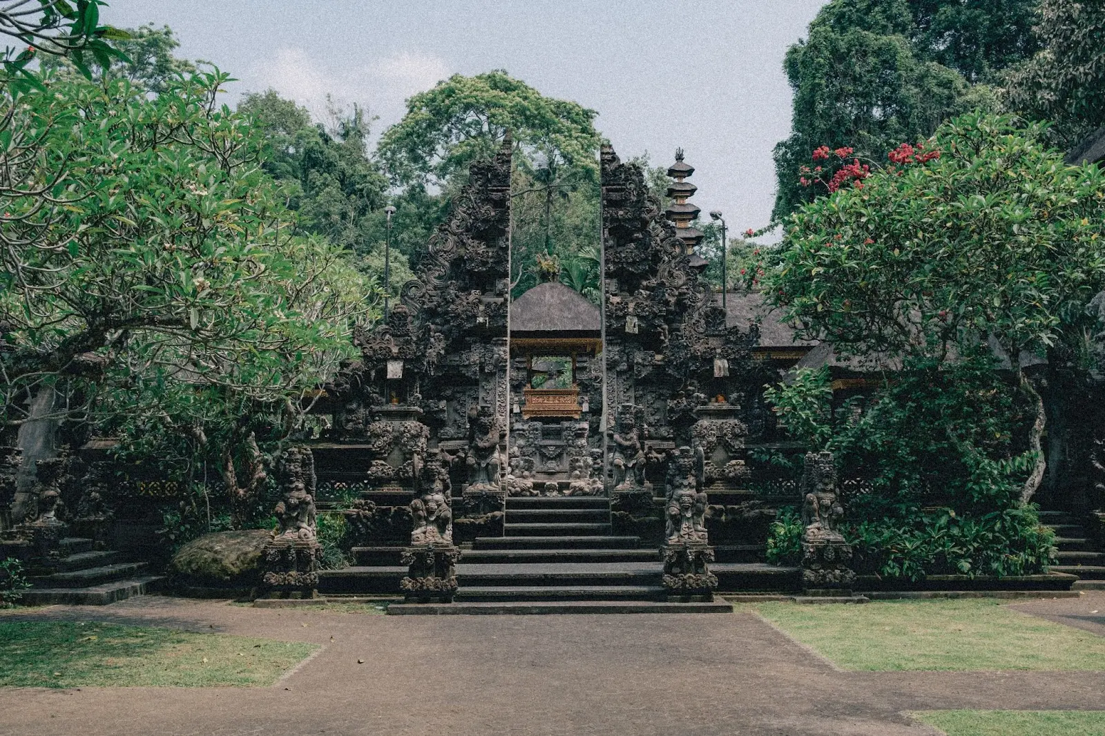 Pura Gunung Lebah